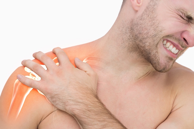 Сильная боль в плечевом суставе при поднятии руки причины и лечение thumbnail