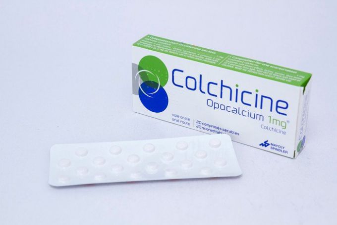 Во время противовоспалительной терапии при подагрическом артрите часто назначают "Колхицин"